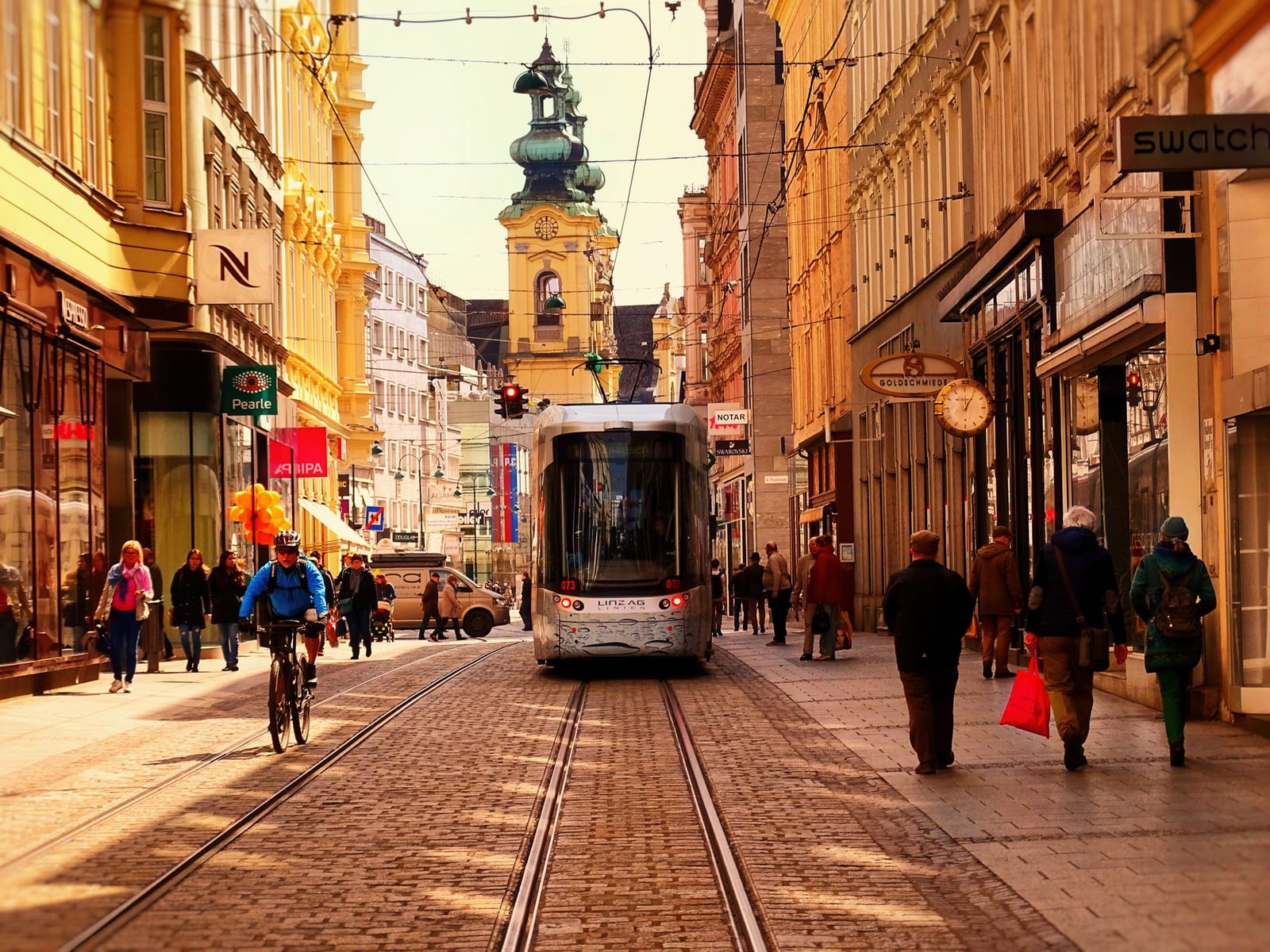 Die Außenansicht der Barmiestqira Werkstatt in der Landstraße, Linz